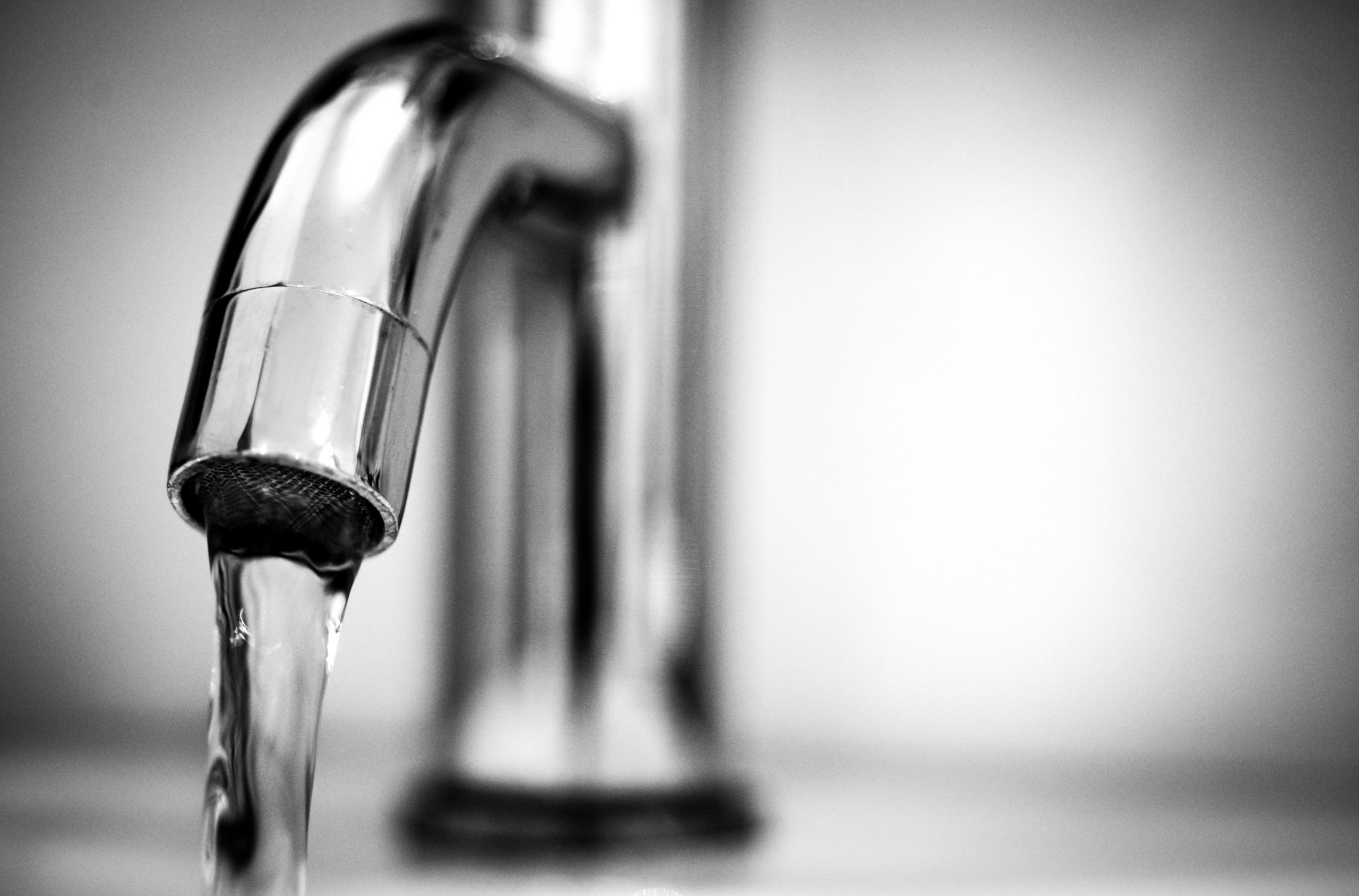 You are currently viewing How to Fix a Leaky Kitchen Faucet