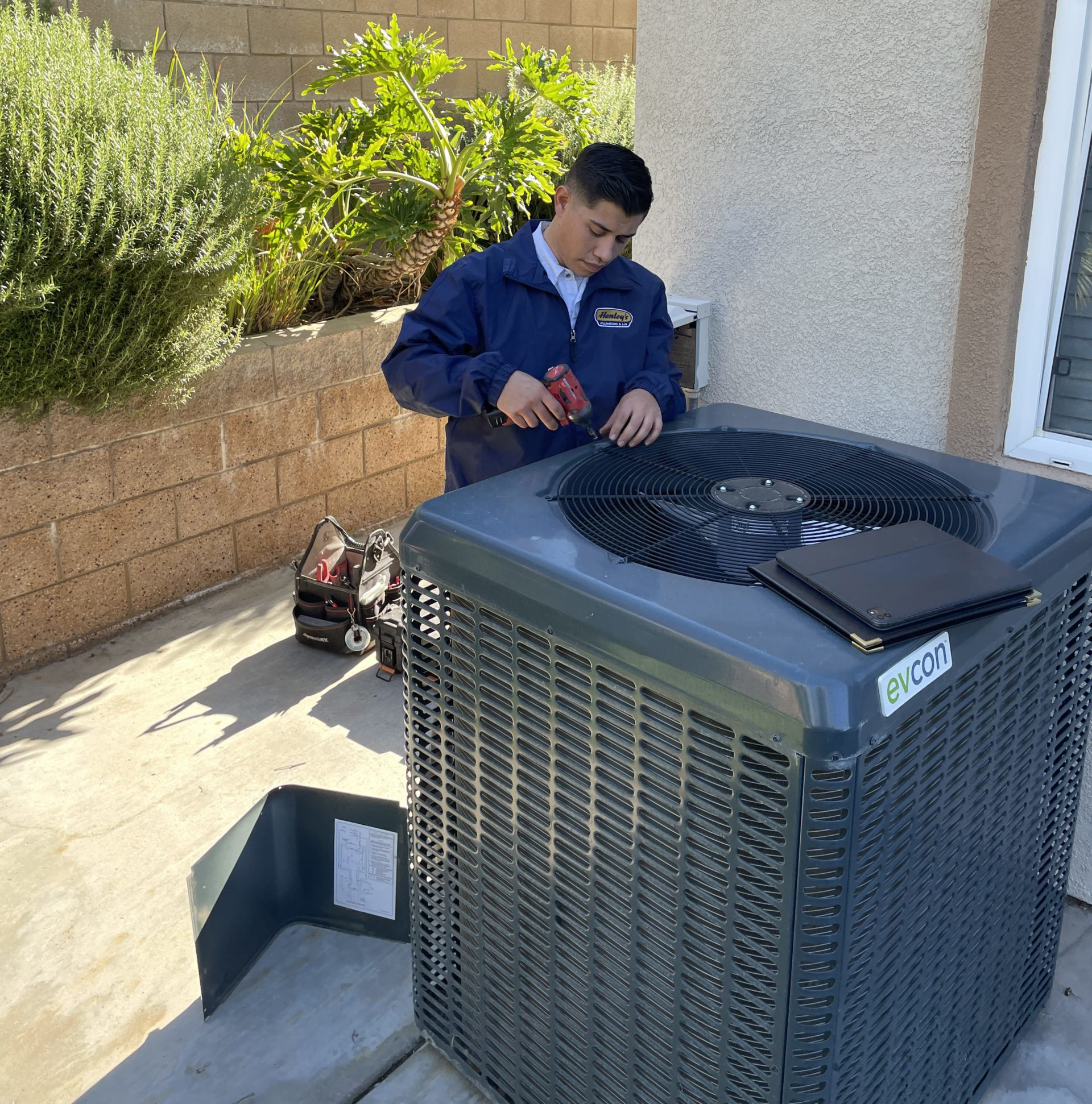 You are currently viewing AC Cooling Time on Hot Days: What’s Normal?